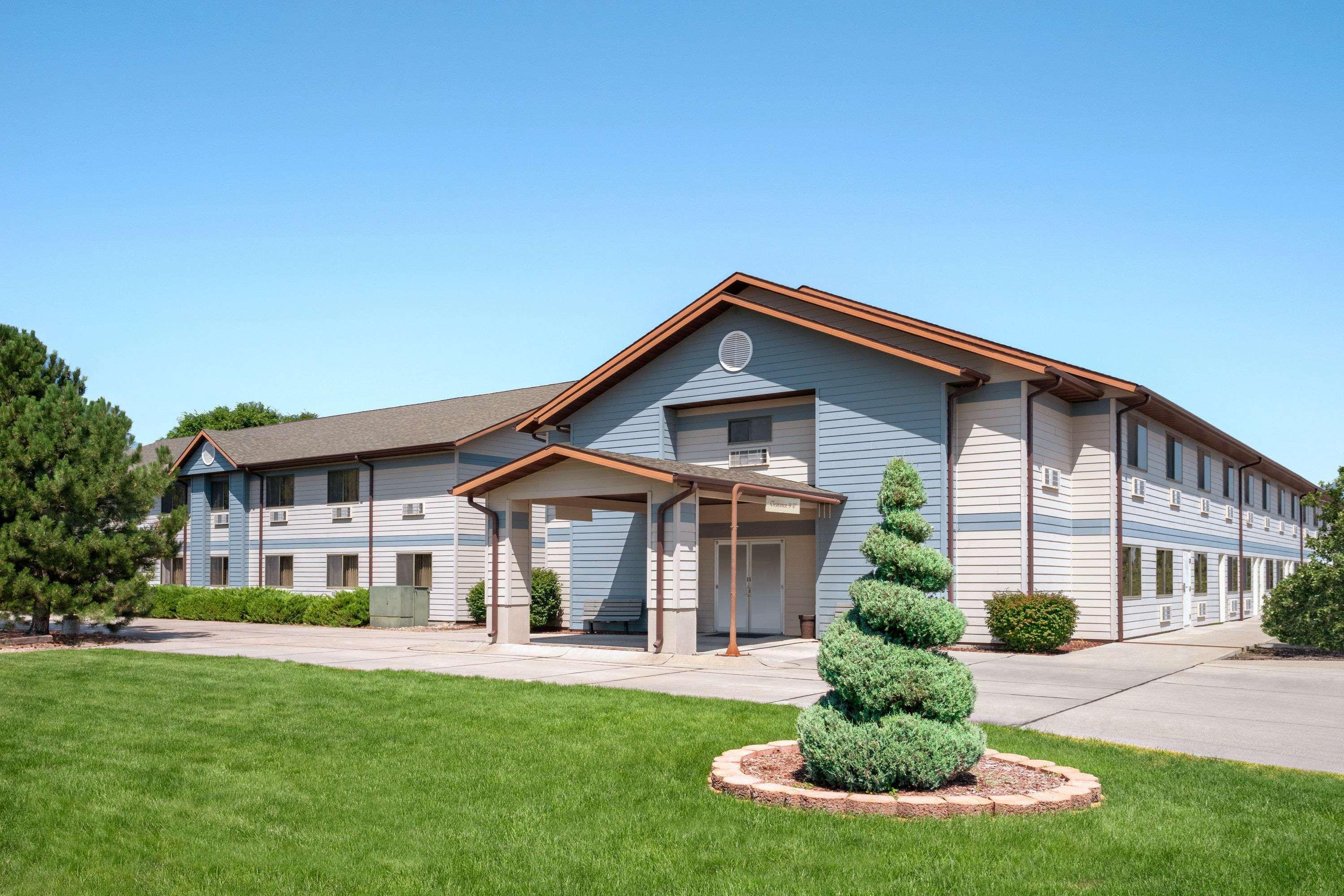 Travelodge By Wyndham Morrill Exterior foto